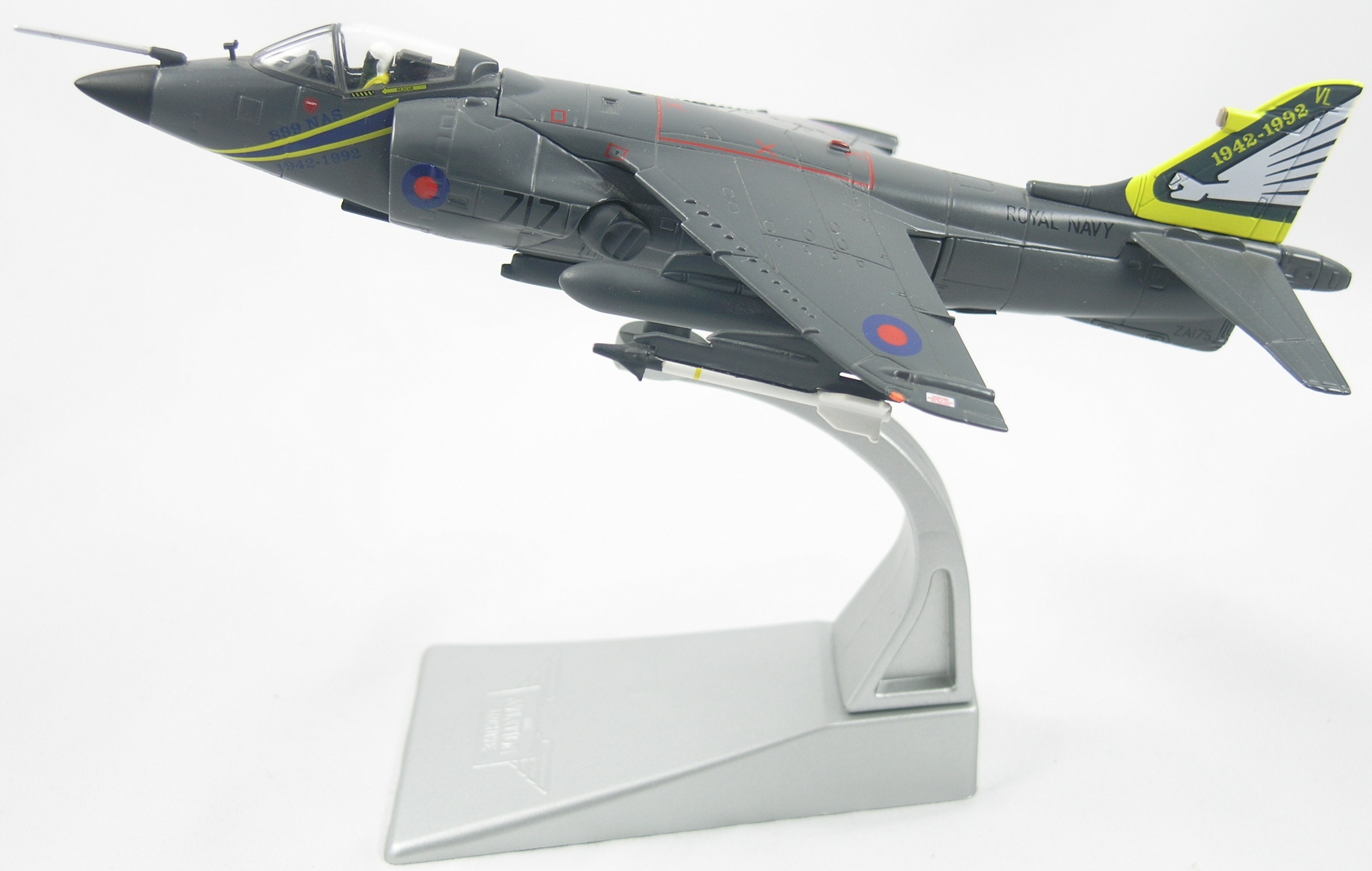 Harrier-AA32405-Stand