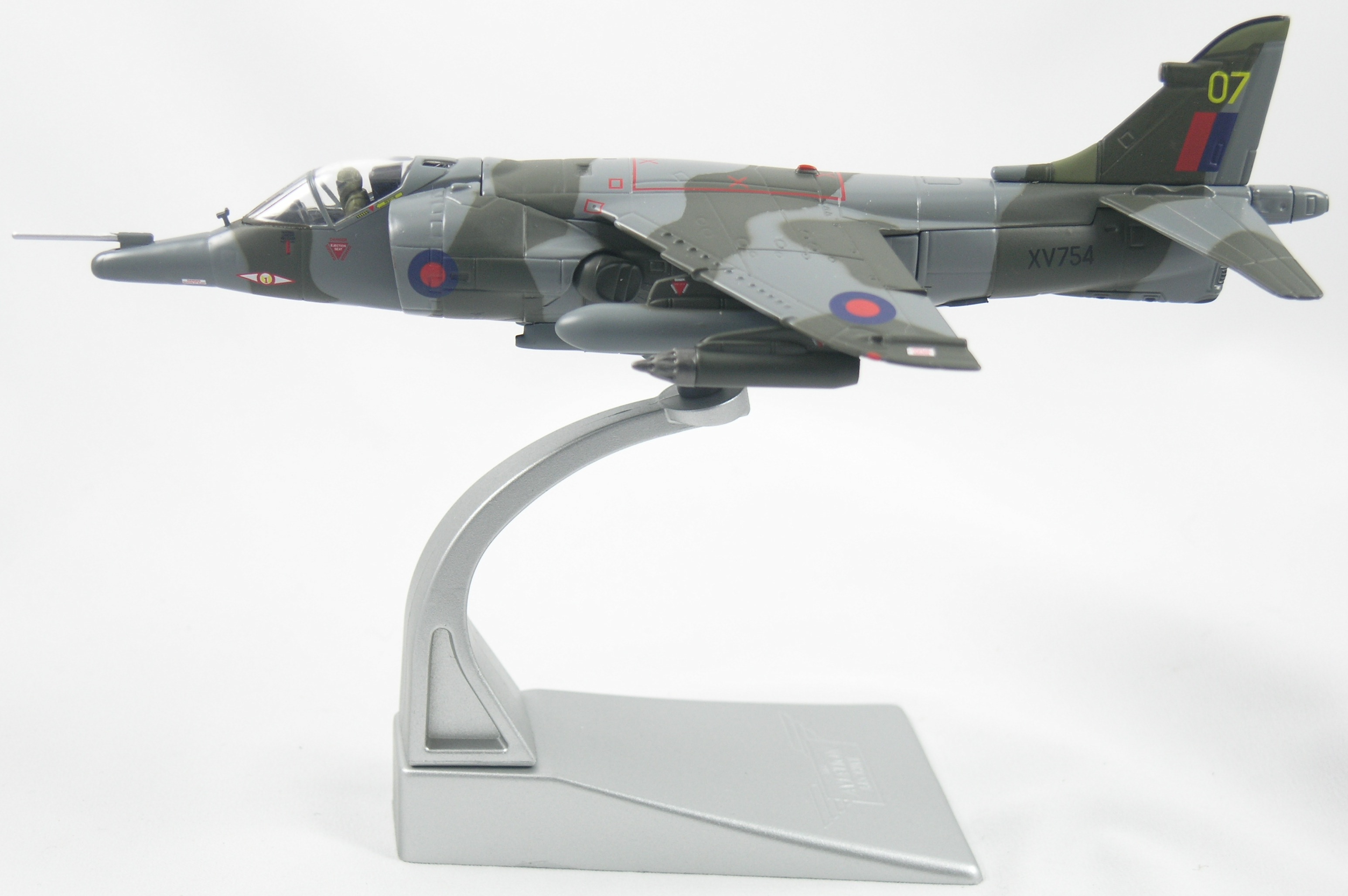 Harrier-AA32411-Stand