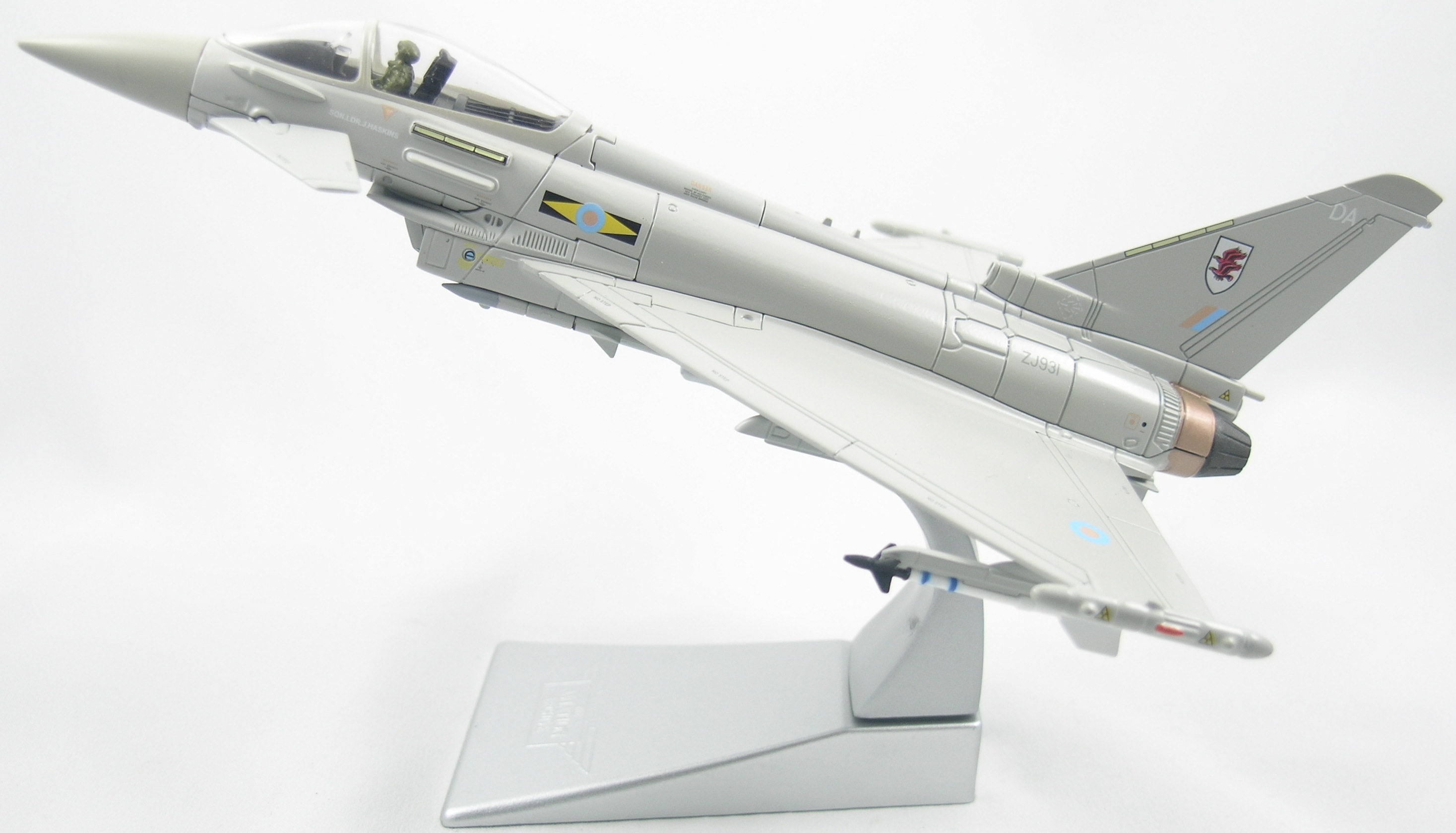 Typhoon-AA36404-Stand
